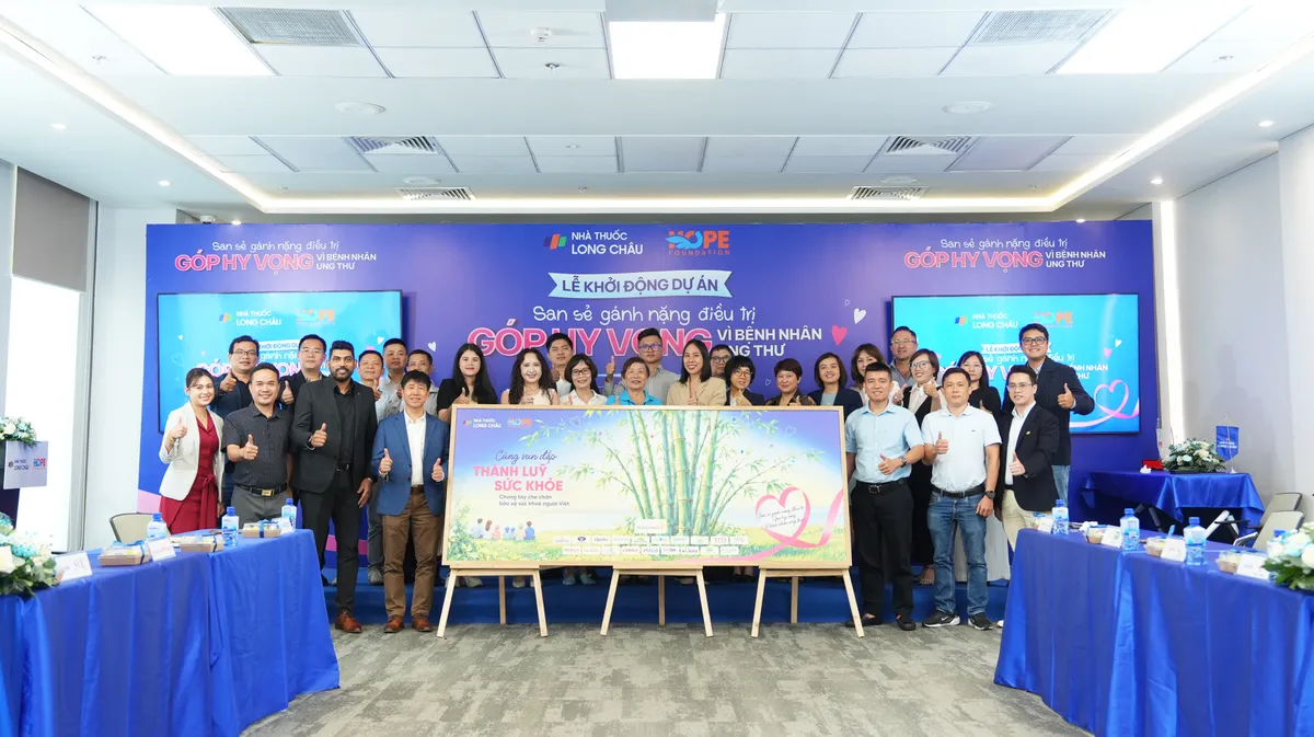 &ldquo;San sẻ g&aacute;nh nặng v&igrave; bệnh nh&acirc;n ung thư&rdquo;: Long Ch&acirc;u, Quỹ Hope, c&aacute;c h&atilde;ng dược g&oacute;p th&ecirc;m nguồn lực tiếp sức người bệnh tr&ecirc;n h&agrave;nh tr&igrave;nh điều trị- Ảnh 4.
