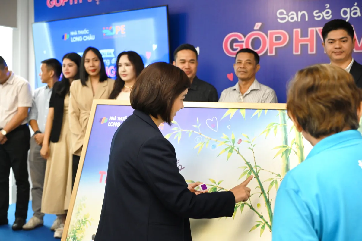 &ldquo;San sẻ g&aacute;nh nặng v&igrave; bệnh nh&acirc;n ung thư&rdquo;: Long Ch&acirc;u, Quỹ Hope, c&aacute;c h&atilde;ng dược g&oacute;p th&ecirc;m nguồn lực tiếp sức người bệnh tr&ecirc;n h&agrave;nh tr&igrave;nh điều trị- Ảnh 5.