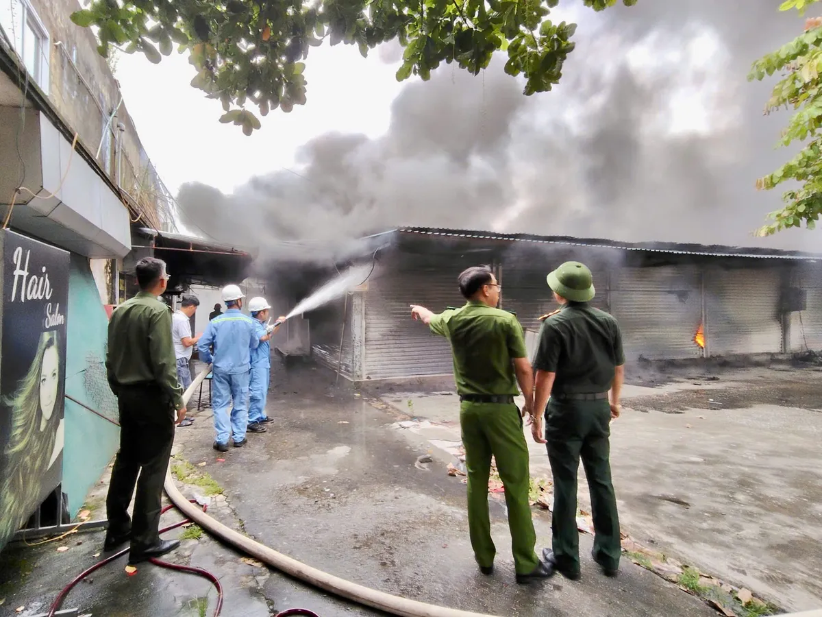 Quảng Ninh thông tin ban đầu vụ cháy tại chợ Kim Sơn- Ảnh 3.