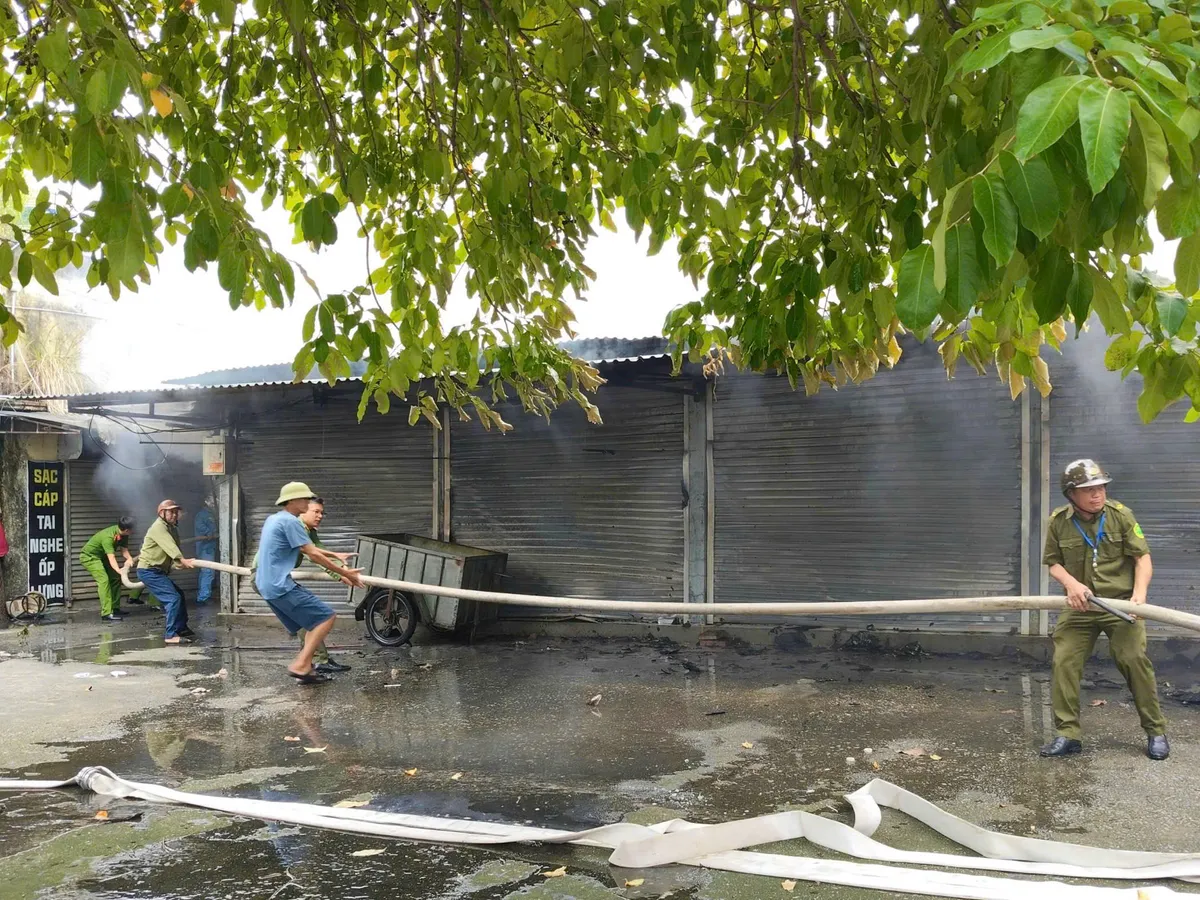Quảng Ninh thông tin ban đầu vụ cháy tại chợ Kim Sơn- Ảnh 2.