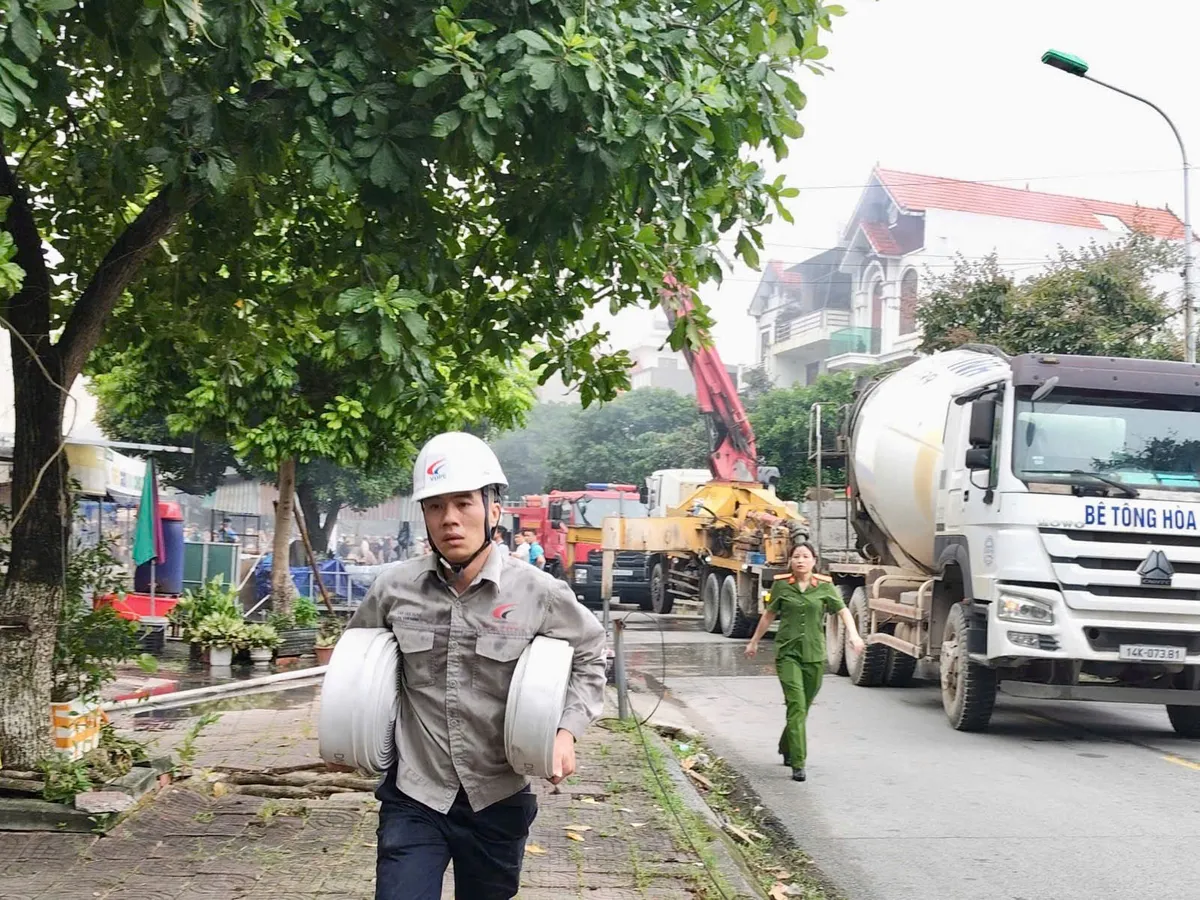 Quảng Ninh thông tin ban đầu vụ cháy tại chợ Kim Sơn- Ảnh 1.