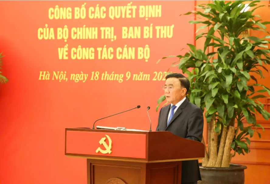Công bố các Quyết định của Bộ Chính trị, Ban Bí thư về công tác cán bộ - Ảnh 2.