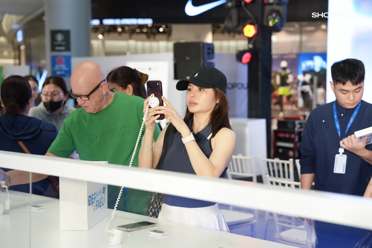 Những chiếc iPhone 18 series đến tay người dùng tại Việt Nam - Ảnh 3.