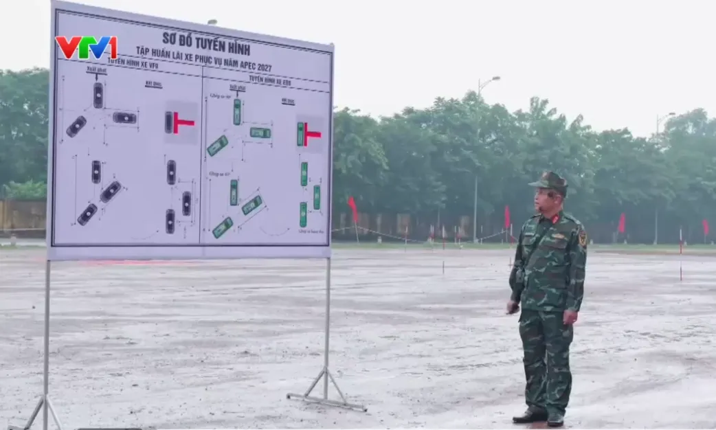 Khai mạc khóa huấn luyện quân nhân lái xe phục vụ APEC - Ảnh 2.