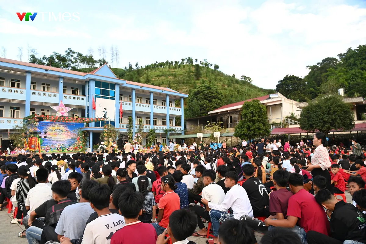 Trung thu ấm áp nơi phên giậu Lai Châu - Ảnh 1.