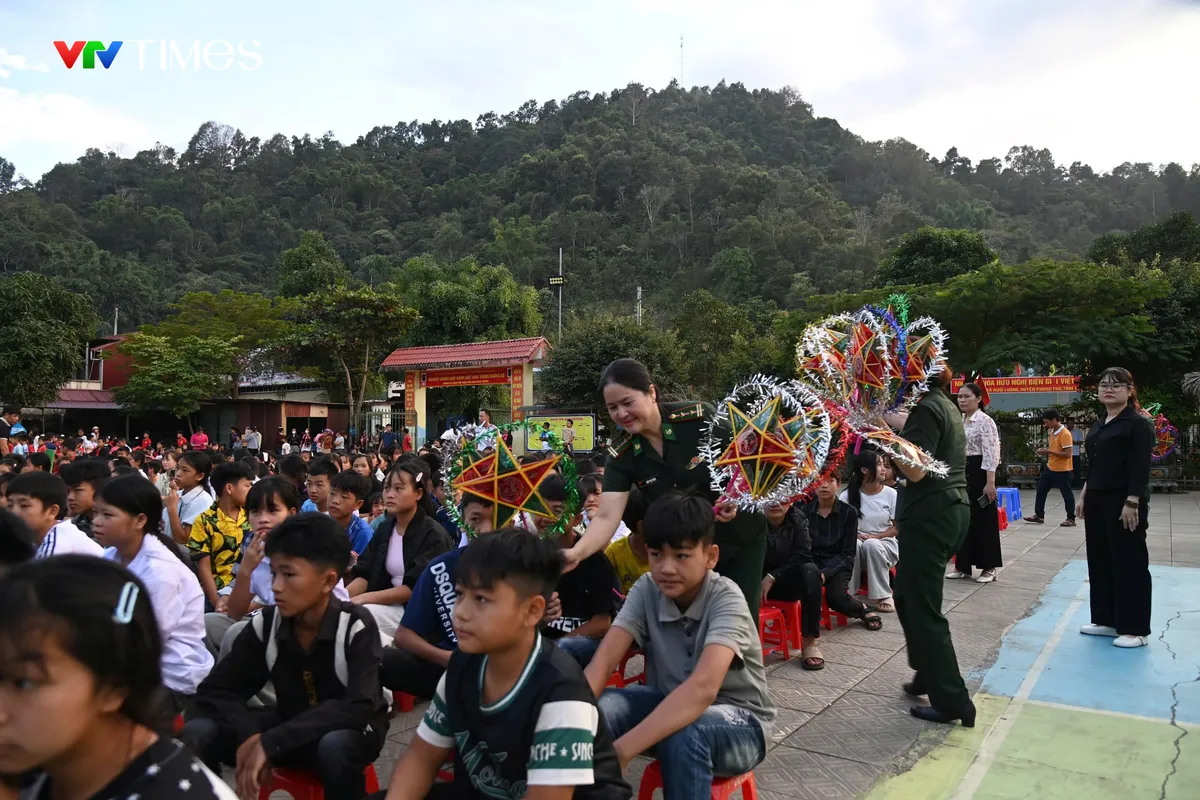 Trung thu ấm áp nơi phên giậu Lai Châu - Ảnh 4.