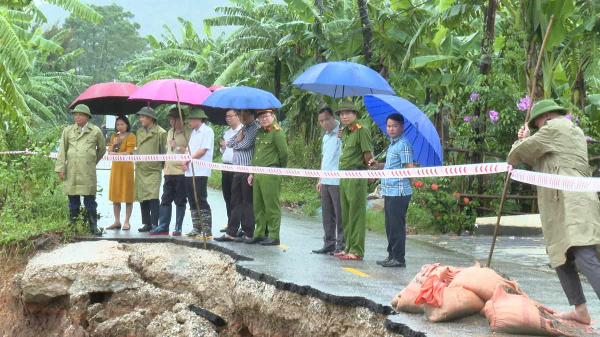 Phú Thọ căng mình ứng phó mưa lũ, sạt lở - Ảnh 3.