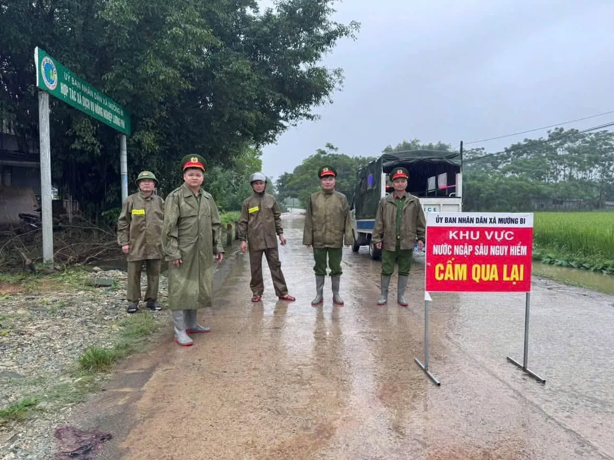 Phú Thọ căng mình ứng phó mưa lũ, sạt lở - Ảnh 4.