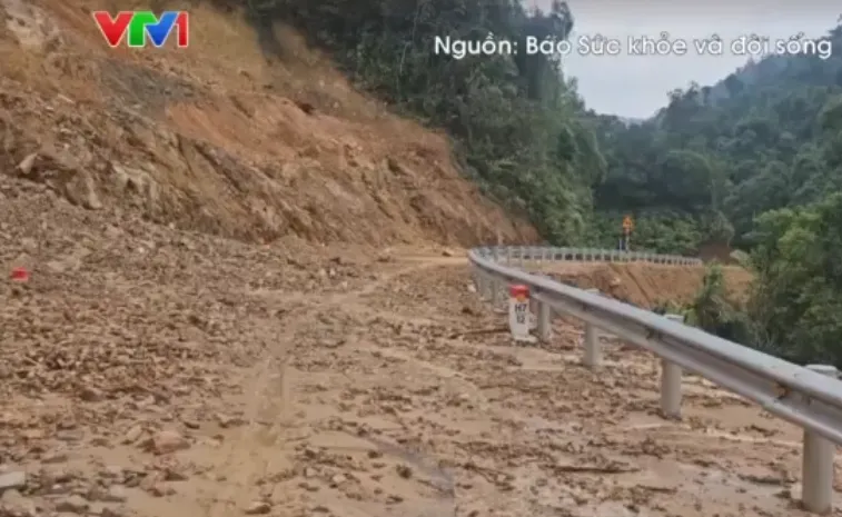 Mưa lớn làm vỡ bờ kênh ở Thanh Hóa - Ảnh 4.