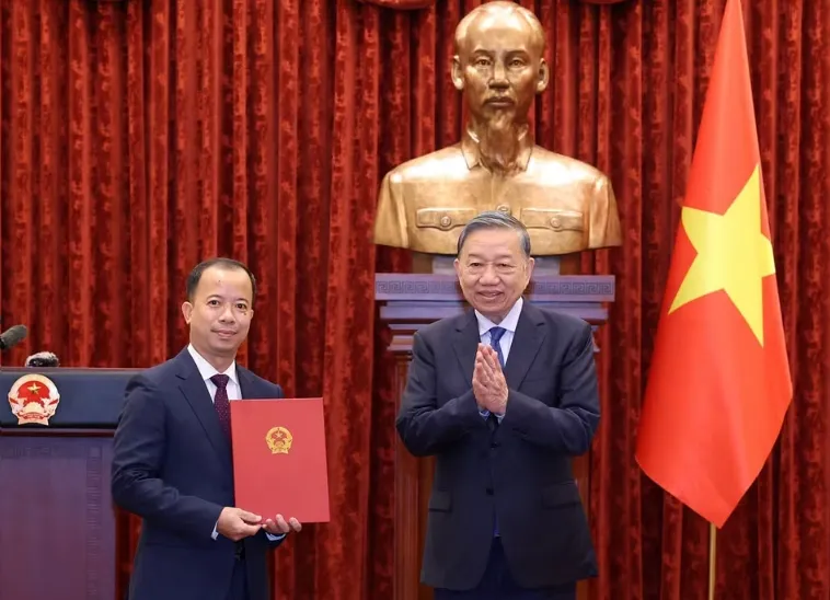 Tổng Bí thư, Chủ tịch nước Tô Lâm trao Quyết định bổ nhiệm 2 Đại sứ Việt Nam tại nước ngoài - Ảnh 2.