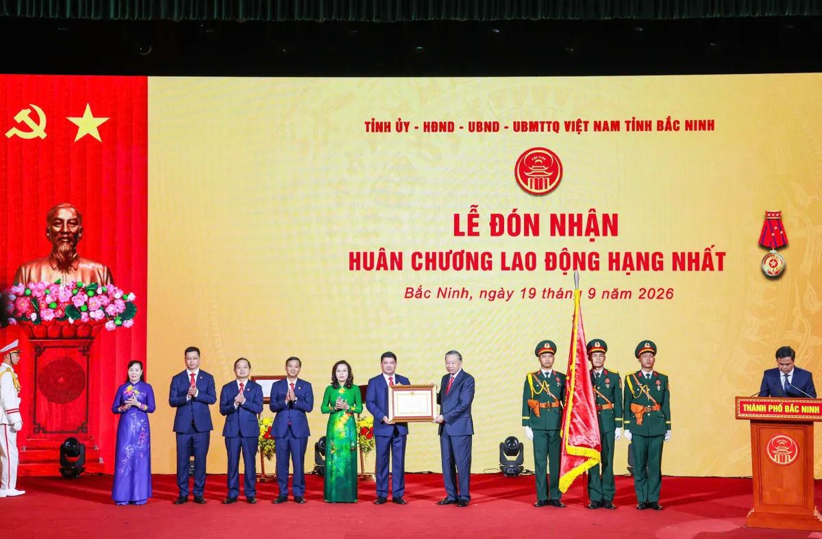 Tổng Bí thư, Chủ tịch nước: Xây dựng Bắc Ninh trở thành đô thị hiện đại nhưng vẫn đậm đà hồn cốt, văn hóa Kinh Bắc - Ảnh 1.