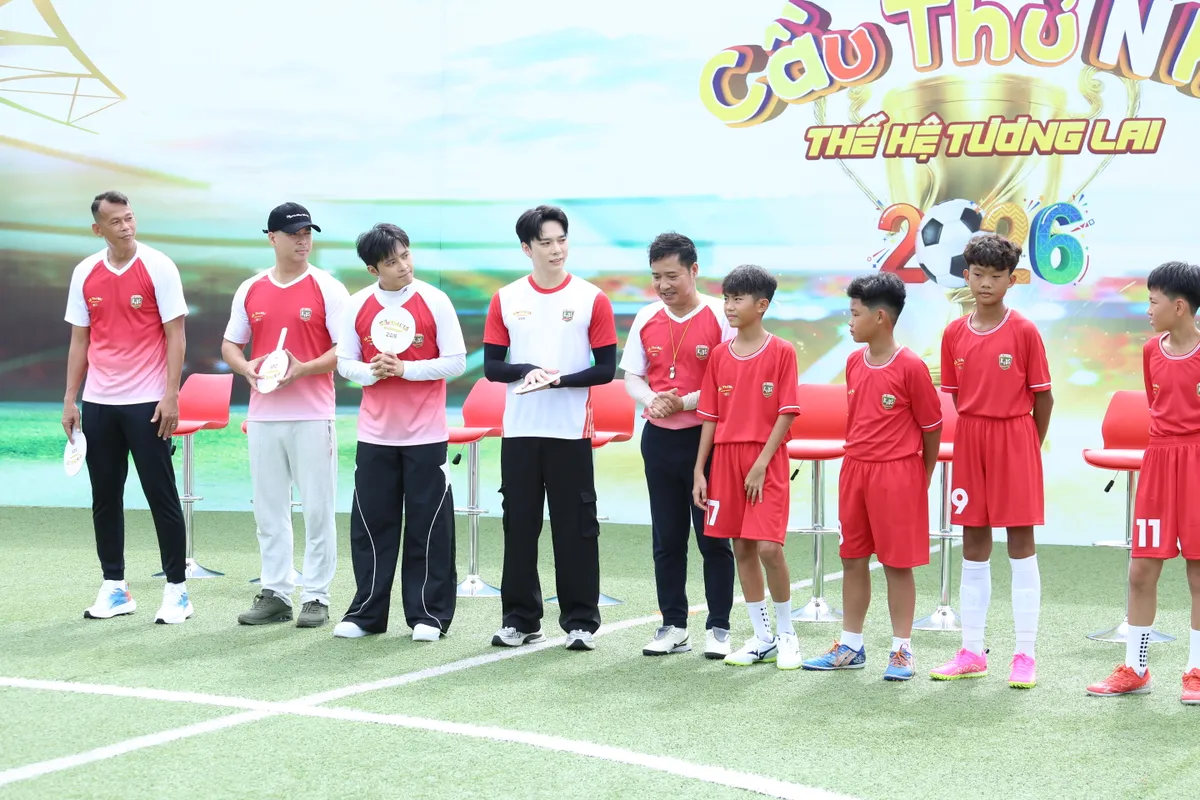 Gin Tuấn Kiệt, Trương Thế Vinh v&agrave; B&ugrave;i Tấn Trường c&ugrave;ng trở lại "Cầu thủ nh&iacute; 2026" - Ảnh 1.