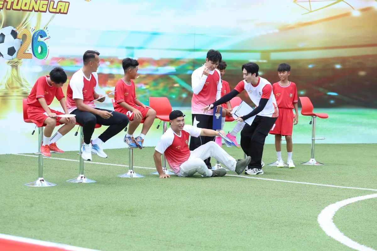 Gin Tuấn Kiệt, Trương Thế Vinh v&agrave; B&ugrave;i Tấn Trường c&ugrave;ng trở lại "Cầu thủ nh&iacute; 2026" - Ảnh 4.