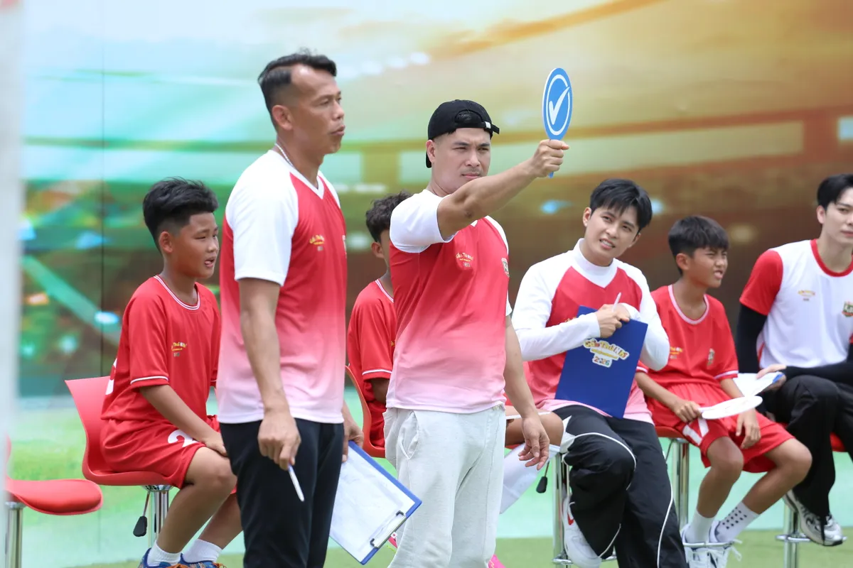 Gin Tuấn Kiệt, Trương Thế Vinh v&agrave; B&ugrave;i Tấn Trường c&ugrave;ng trở lại "Cầu thủ nh&iacute; 2026" - Ảnh 2.