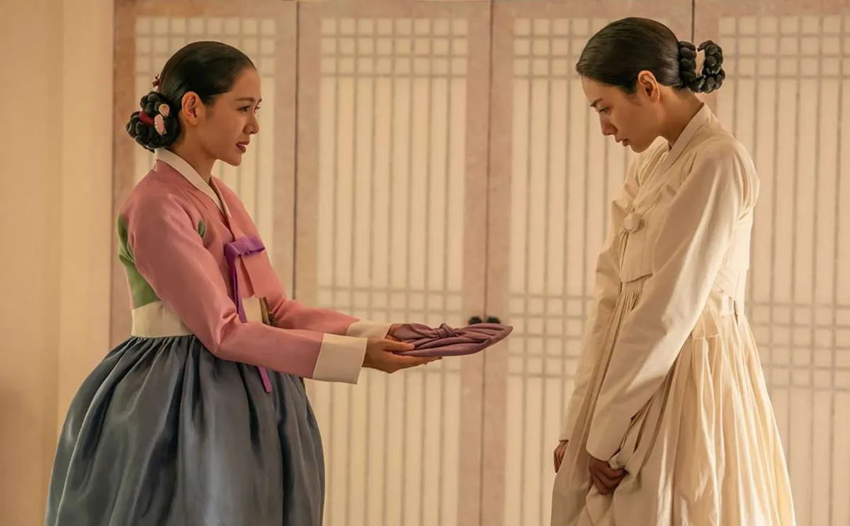 Phim 19+ của Son Ye Jin: Táo bạo, mãn nhãn nhưng thiếu điểm nhấn - Ảnh 1.