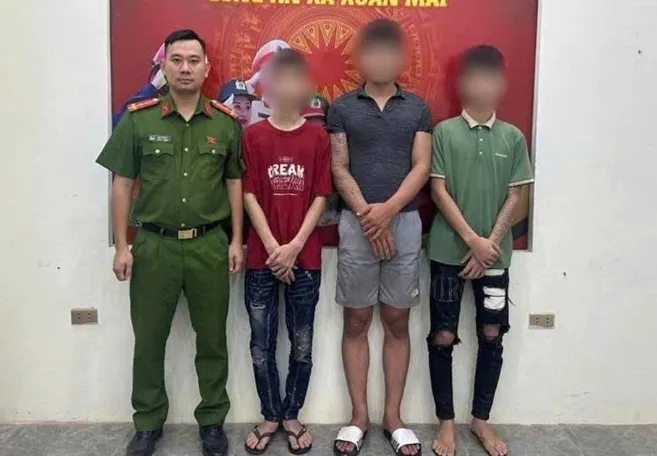 Phát hiện xe khách chở 15 mô tô, trong đó 2 xe liên quan vụ trộm cắp- Ảnh 2.