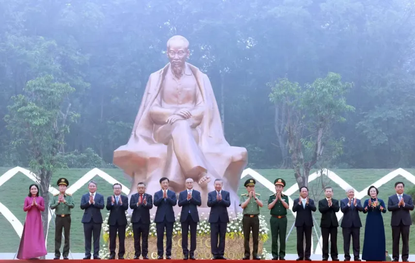 Tổng Bí thư, Chủ tịch nước Tô Lâm dự Lễ khánh thành Tượng đài “Bác Hồ với Ngày hội non sông”- Ảnh 2.