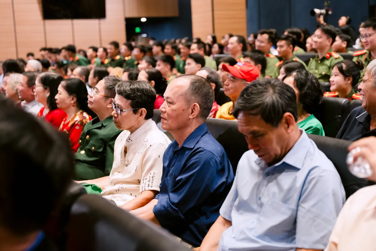 Vũ trụ Đồng tiền: “Hãy gọi cho con” lan tỏa nguyên tắc phòng tránh lừa đảo tài chính trong gia đình - Ảnh 2.