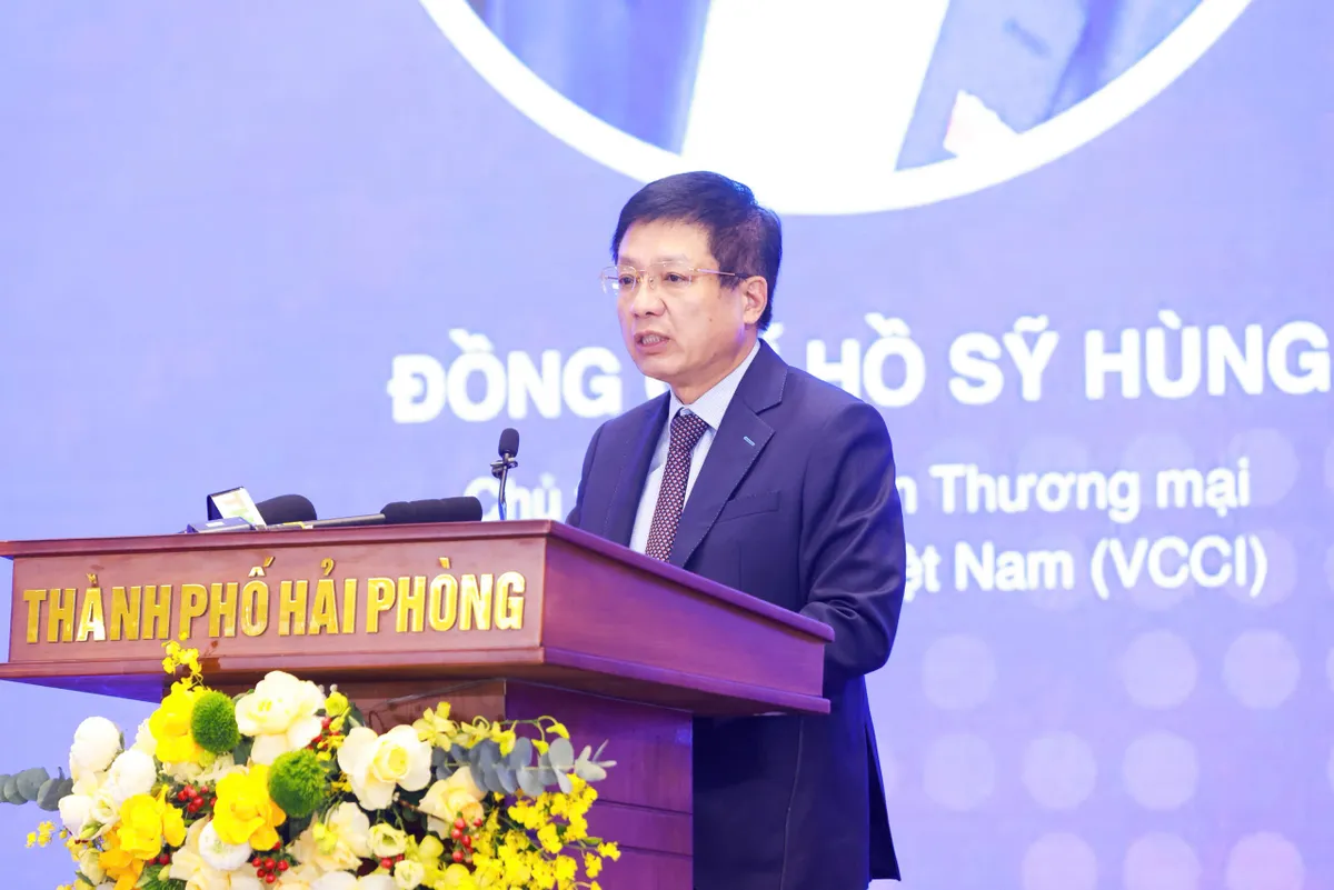 Một giờ hàng hóa chờ, một thủ tục chồng chéo đều là chi phí logistics - Ảnh 1.