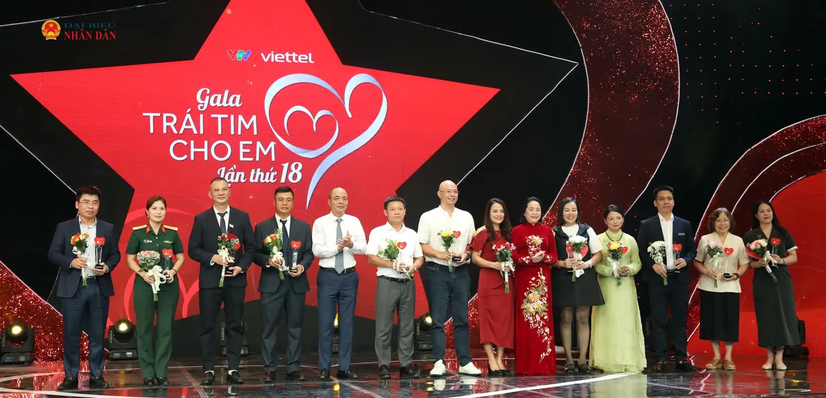 Gala Trái tim cho em: 18 năm thắp sáng ước mơ cho gần 8.000 trẻ em mắc tim bẩm sinh- Ảnh 5.