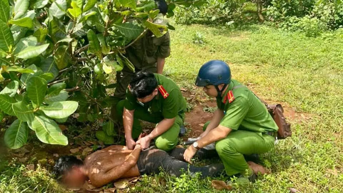 Bắt đối tượng dùng dao đâm cha dượng trọng thương ở Đồng Nai - Ảnh 1.