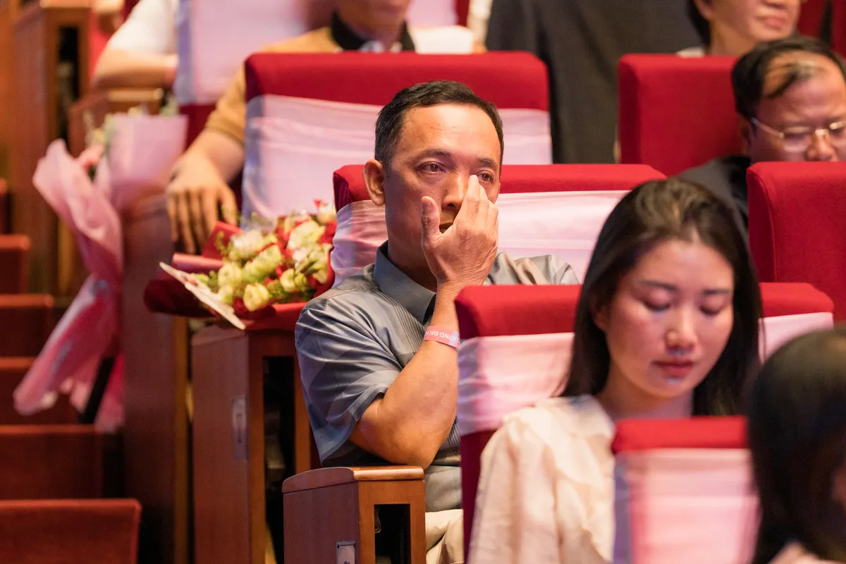 Tân Thủ khoa Ngoại Thương: “Hãy làm một điều có ý nghĩa” - Ảnh 5.