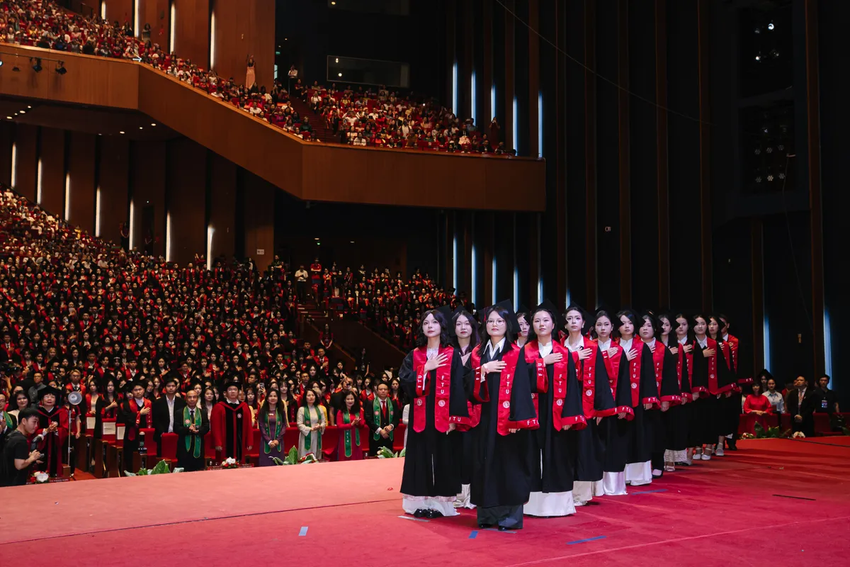 Tân Thủ khoa Ngoại Thương: “Hãy làm một điều có ý nghĩa” - Ảnh 6.