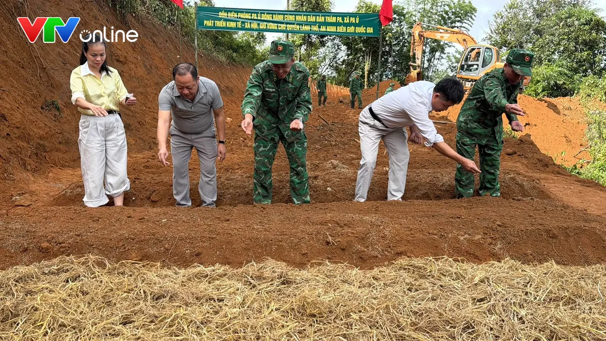 Bộ đội Biên phòng giúp dân trồng rau, tạo sinh kế nơi biên giới - Ảnh 5.