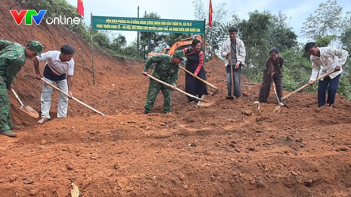 Bộ đội Biên phòng giúp dân trồng rau, tạo sinh kế nơi biên giới - Ảnh 1.