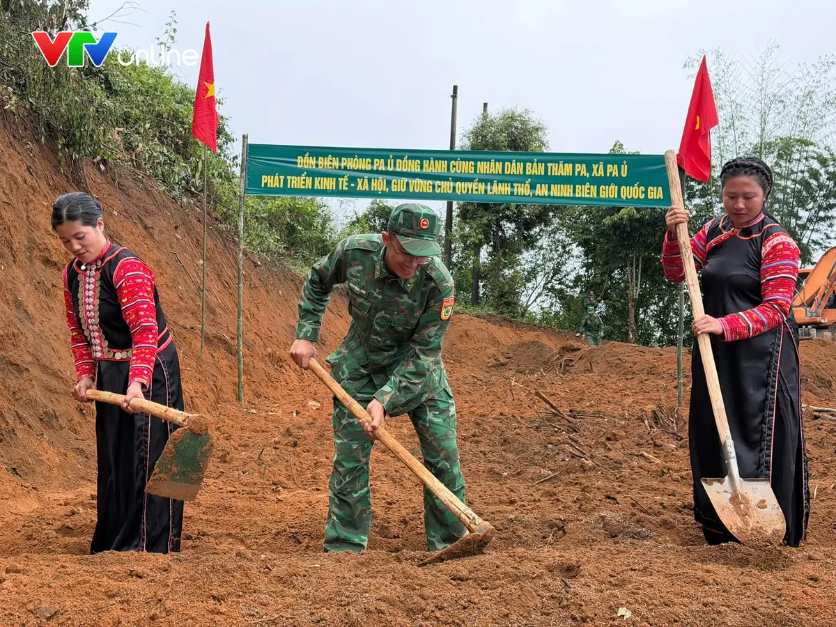 Bộ đội Biên phòng giúp dân trồng rau, tạo sinh kế nơi biên giới - Ảnh 4.