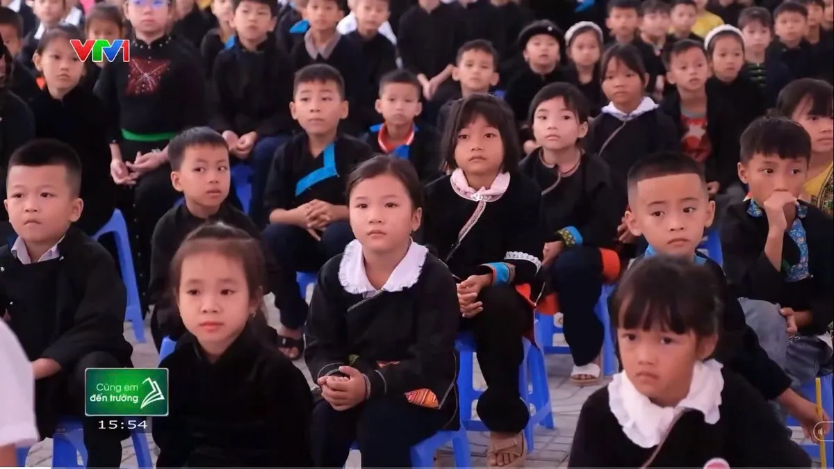 Cùng em đến trường: Niềm vui từ ngôi trường mới nơi biên cương- Ảnh 1.