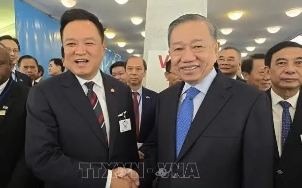 Tổng Bí thư, Chủ tịch nước Tô Lâm gặp Thủ tướng Thái Lan Anutin Charnvirakul. Ảnh: TTXVN