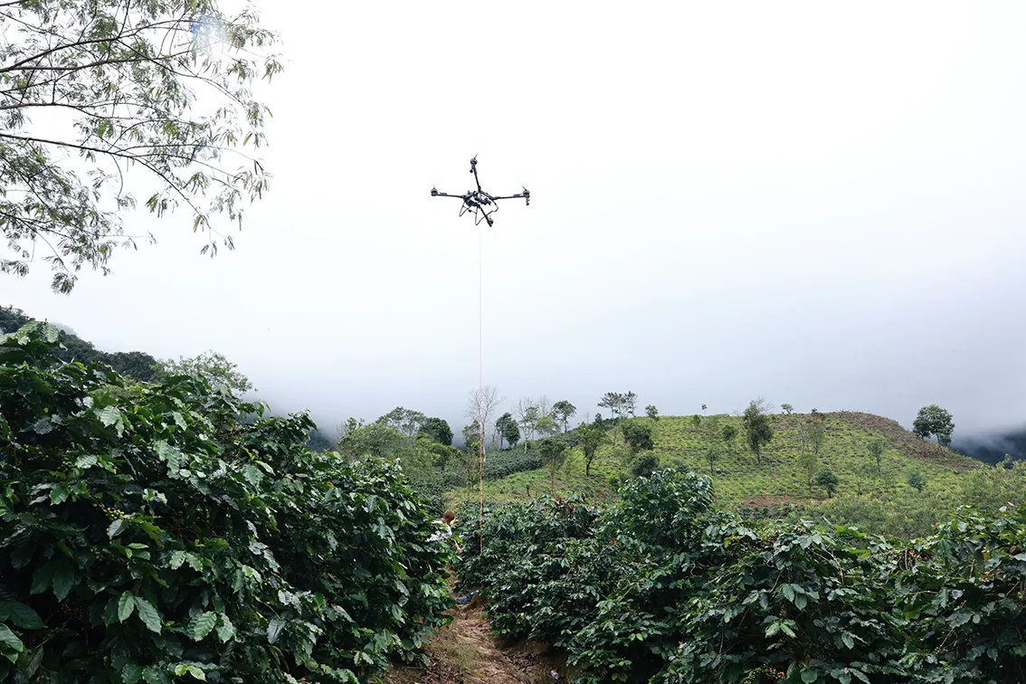 Vận h&agrave;nh dịch vụ vận chuyển h&agrave;ng h&oacute;a, n&ocirc;ng sản bằng UAV - Ảnh 1.