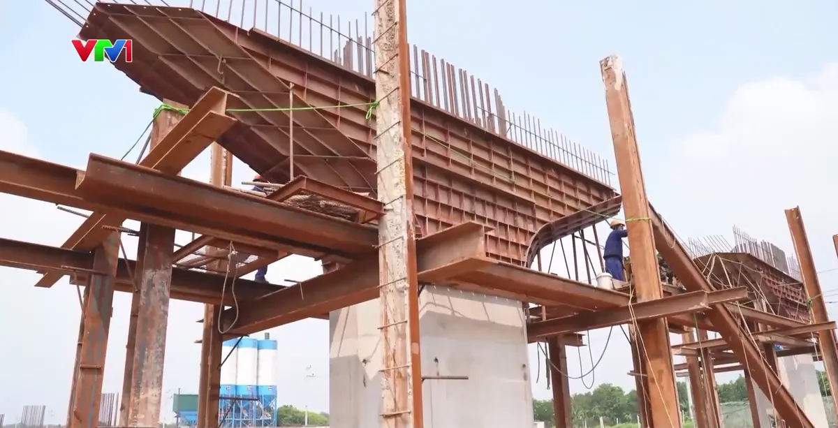 Hà Nội đẩy nhanh tiến độ cầu Ngọc Hồi, phấn đấu hoàn thành trước APEC 2027 - Ảnh 2.