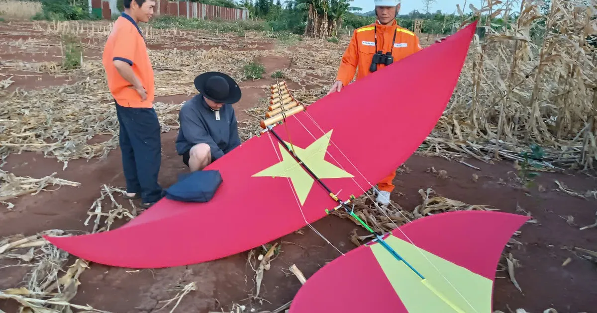 EVNNPT và các đơn vị tích cực tuyên truyền người dân không thả diều gần hành lang an toàn lưới điện - Ảnh: EVNNPT