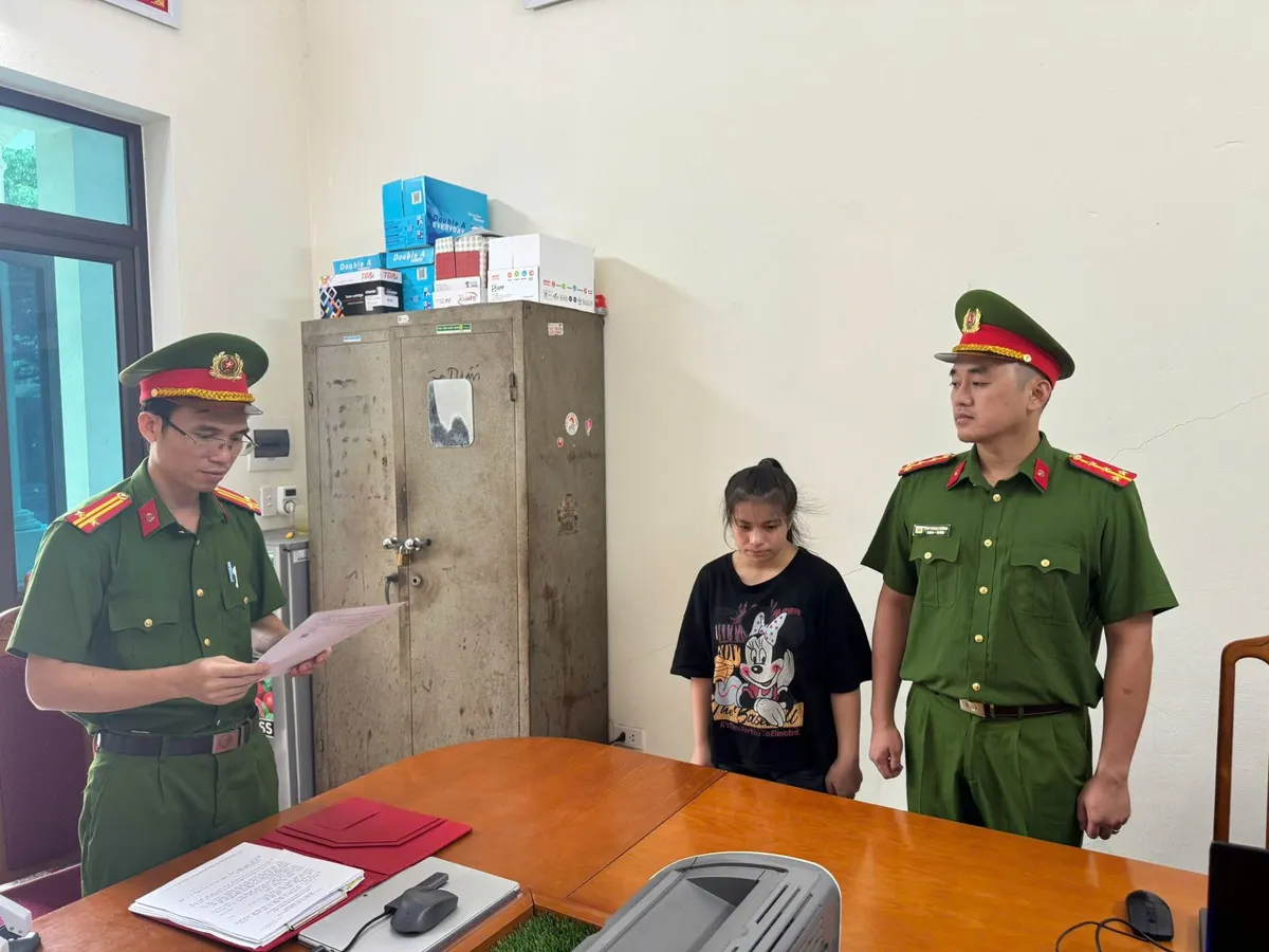 Cô gái bị khởi tố sau va chạm xe đạp điện khiến cụ bà tử vong - Ảnh 1.