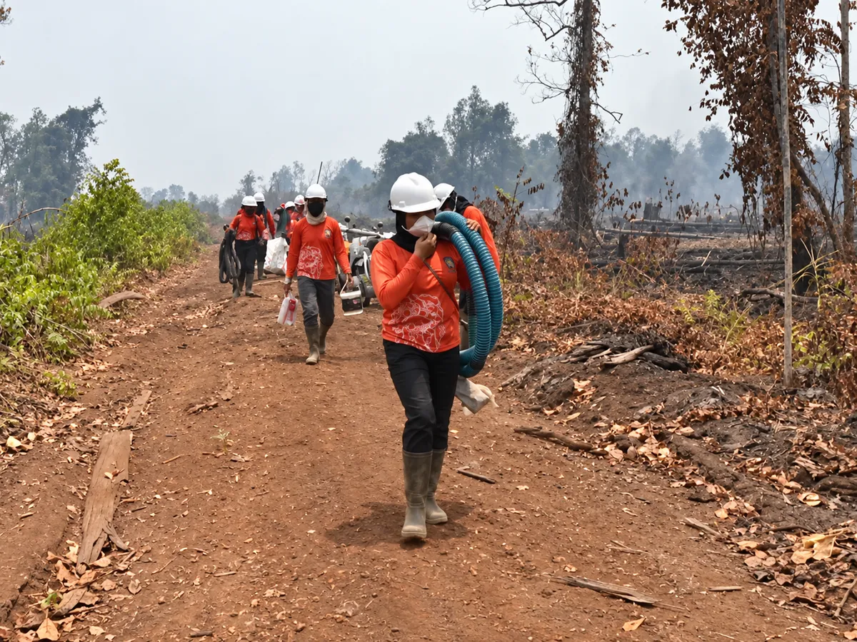 Lực lượng chữa cháy đặc biệt ở Indonesia- Ảnh 1.