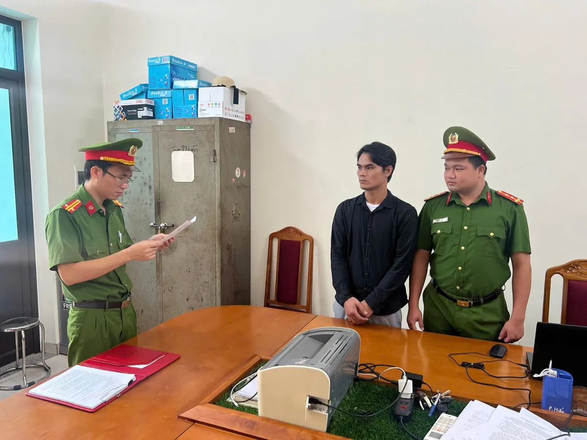 Cô gái bị khởi tố sau va chạm xe đạp điện khiến cụ bà tử vong - Ảnh 2.