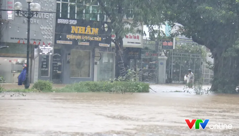 Mưa lớn ở Trung Bộ, Nam Bộ khi nào chấm dứt? - Ảnh 1.