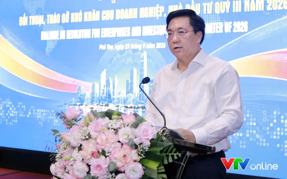 Chủ tịch UBND tỉnh Phú Thọ Trần Duy Đông phát biểu tại hội nghị. Ảnh: PT