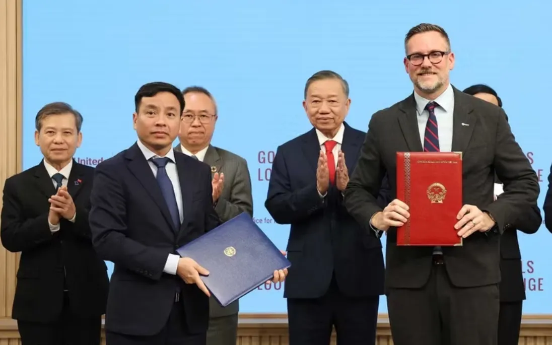 Tổng Bí thư, Chủ tịch nước Tô Lâm chứng kiến lễ trao văn kiện, thỏa thuận hợp tác của Việt Nam với các cơ quan của Liên hợp quốc. Ảnh: TTXVN