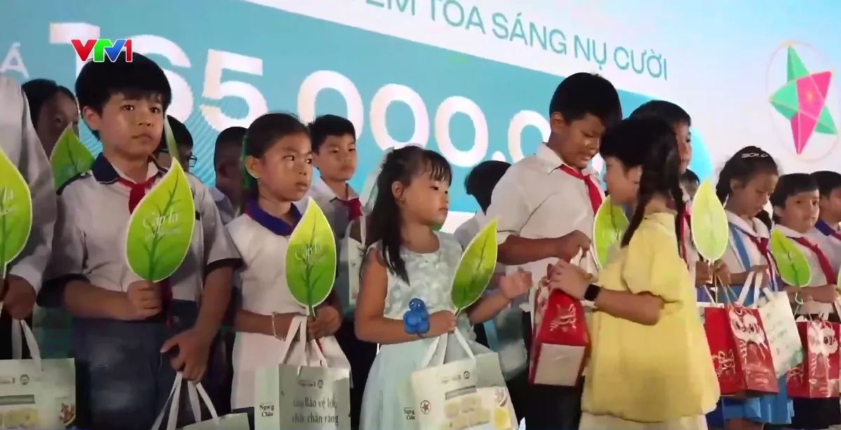 Trung thu ấm áp với bệnh nhi tại Bệnh viện K - Ảnh 5.