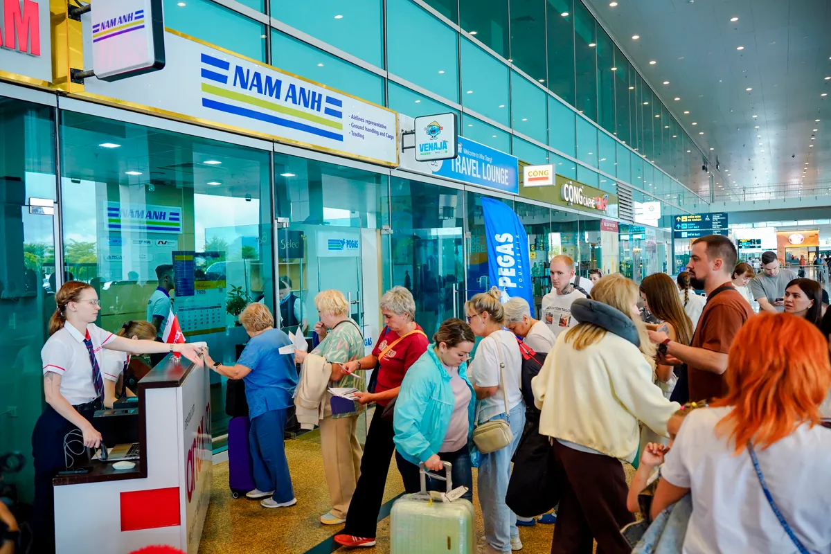 Kh&aacute;nh H&ograve;a đ&oacute;n chuyến bay đầu ti&ecirc;n từ Moscow- Nga - Ảnh 3.