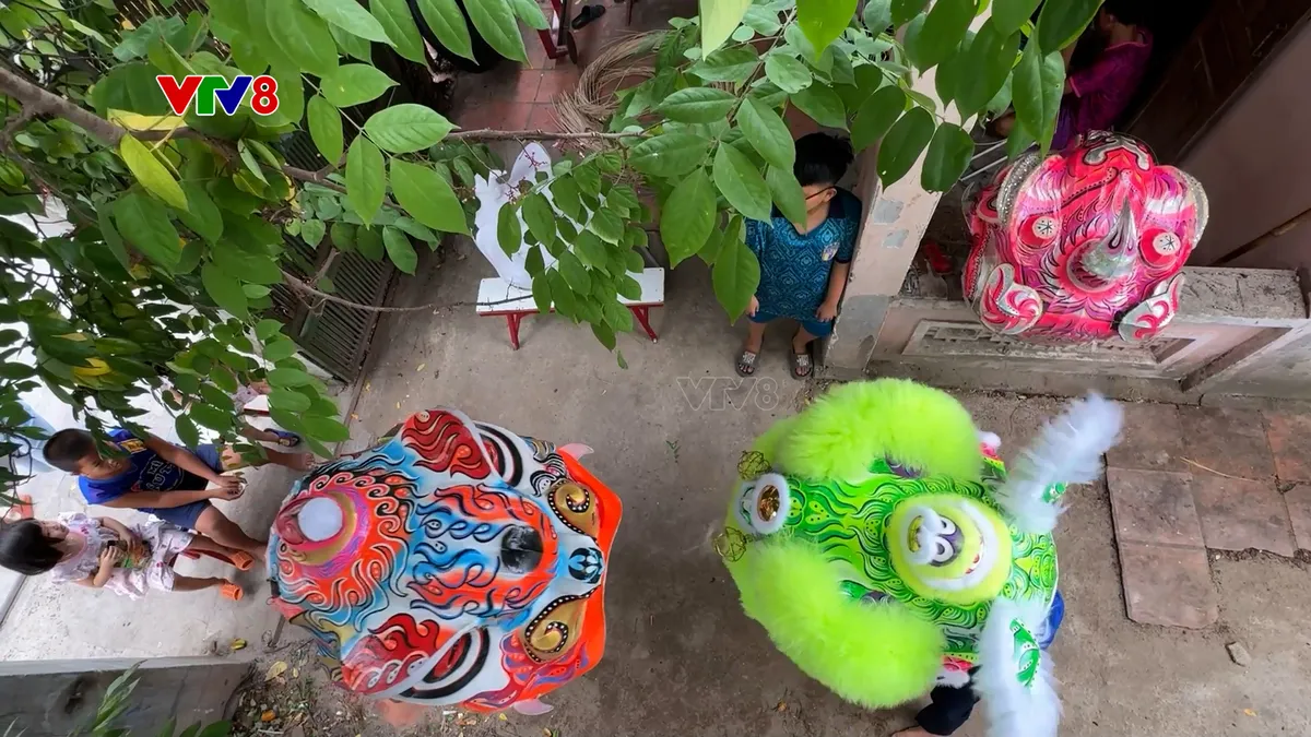 Người tạo hình đầu lân giữ sắc màu Trung thu- Ảnh 16. Người tạo hình đầu lân giữ sắc màu Trung thu- Ảnh 16.