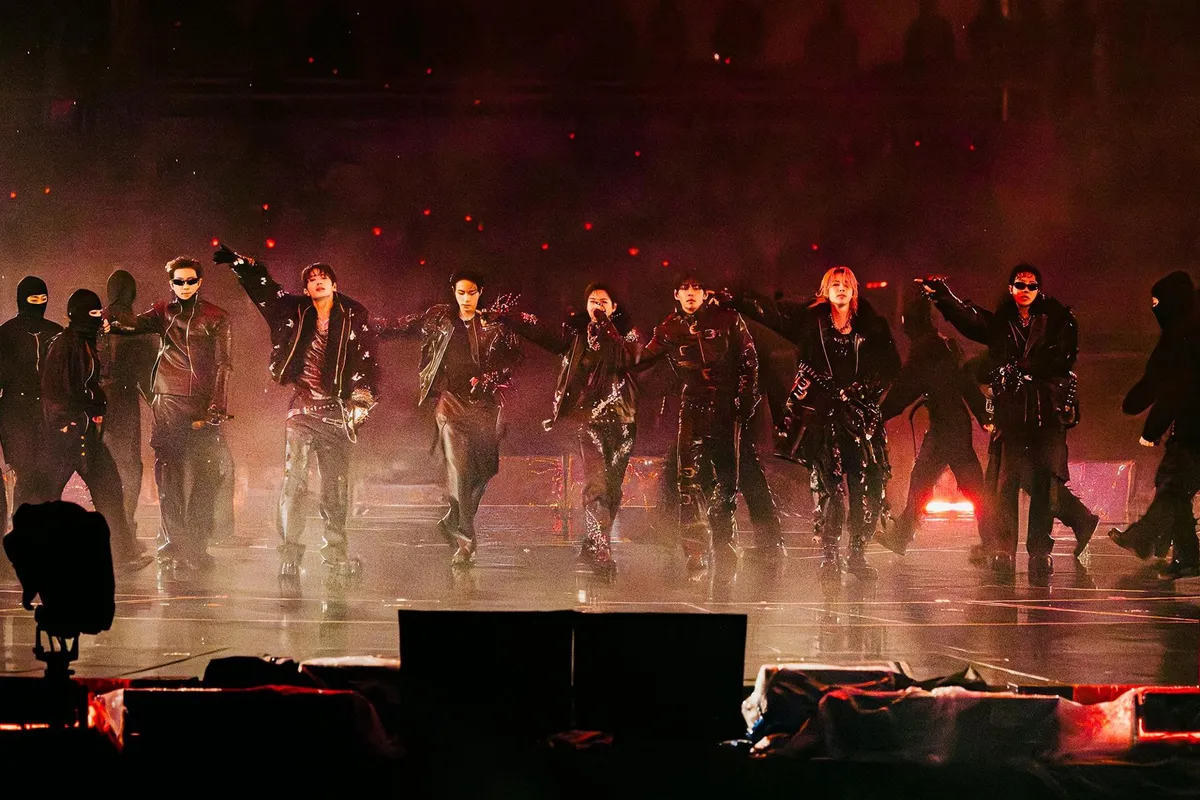 Vượt Beyoncé, BTS lập kỷ lục doanh thu tour diễn toàn cầu - Ảnh 1.