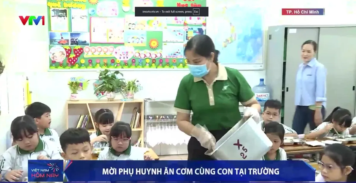 Phụ huynh vào trường, trực tiếp ăn thử bữa ăn bán trú của con- Ảnh 1.