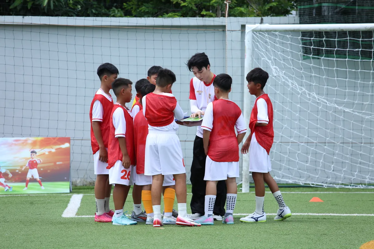 “Cầu thủ nhí 2026”: Trương Thế Vinh đau đầu tìm cách kết nối dàn cầu thủ nổi bật- Ảnh 4.