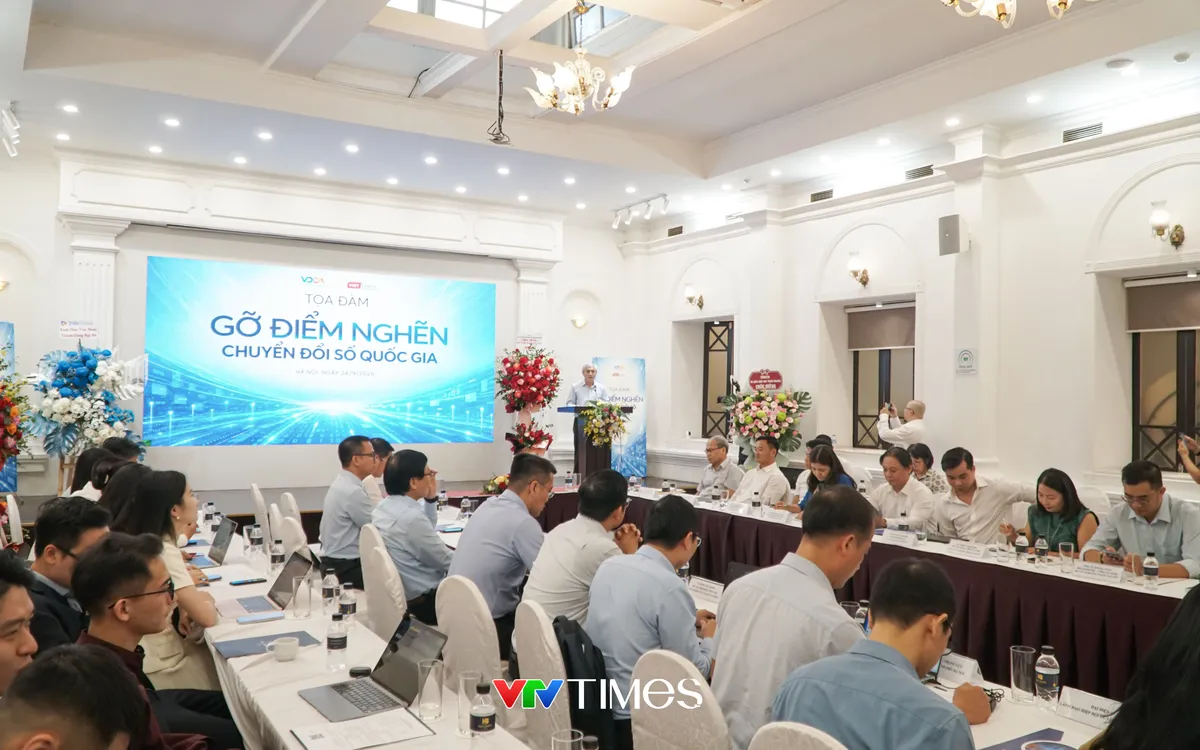 Tọa đàm với chủ đề “Gỡ điểm nghẽn chuyển đổi số quốc gia” do Hội Truyền thông số và Tạp chí điện tử VietTimes tổ chức sáng nay tại Hà Nội. Ảnh: Việt Linh 