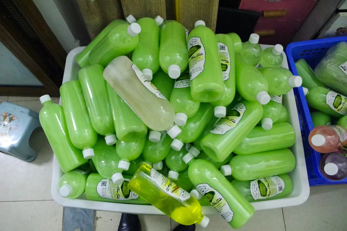 Phát hiện tài khoản TikTok “Ruou Cốm Tây Bắc” bán gần 1.800 lít rượu không rõ xuất xứ - Ảnh 3.