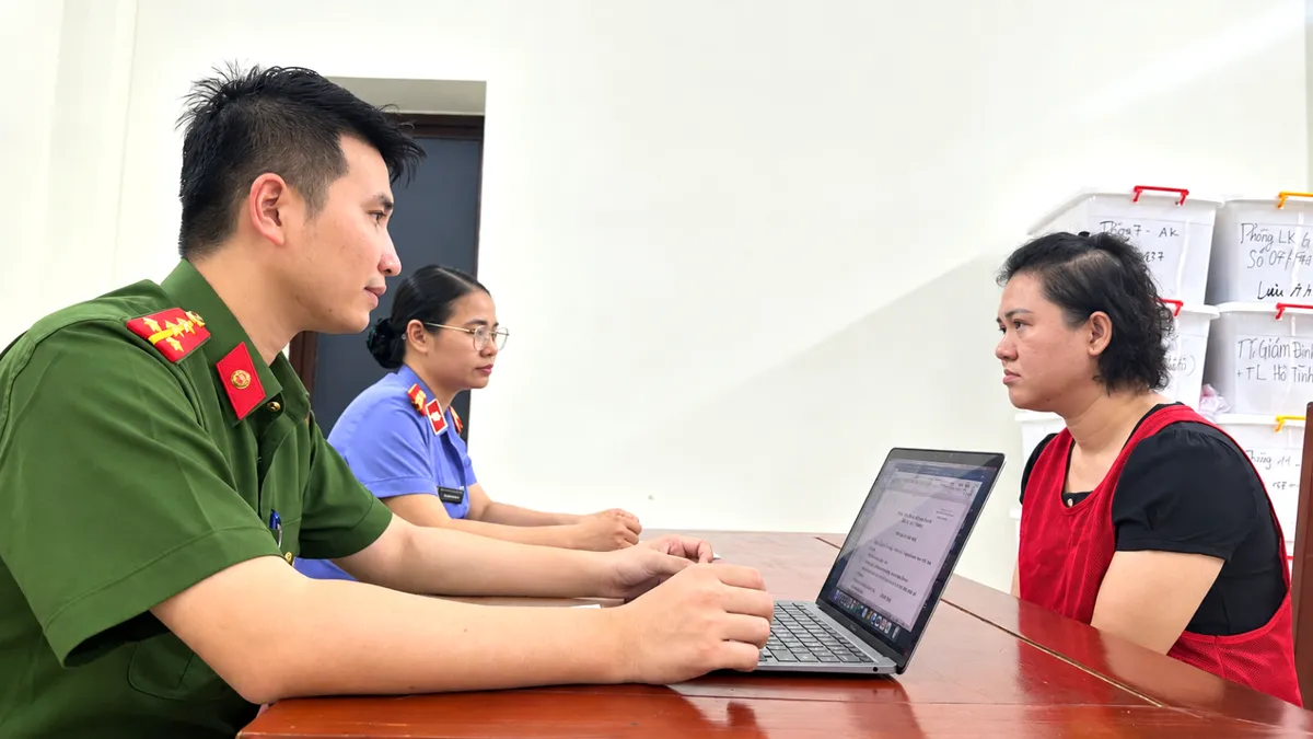 Triệt phá đường dây sản xuất, buôn bán thuốc An Cung giả từ bột mì, hóa chất - Ảnh 3.